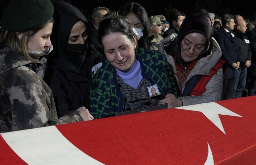 Bingöl şehitleri memleketlerine uğurlandı - Resim: 2