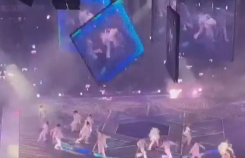Korkunç görüntü! Konser alanındaki dev ekran dansçıların üzerine düştü! - Resim: 2