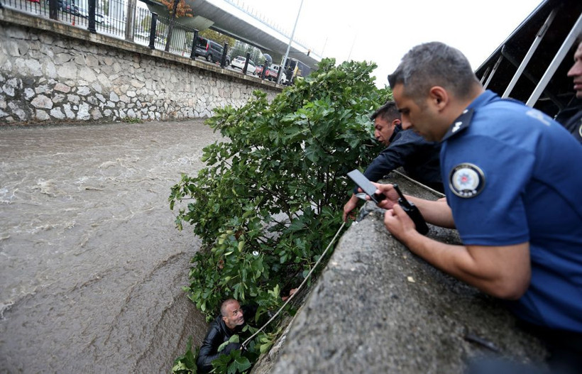 Bursa'da çevredekiler fark edip haber verdi! Bu halde bulundu - Resim: 3