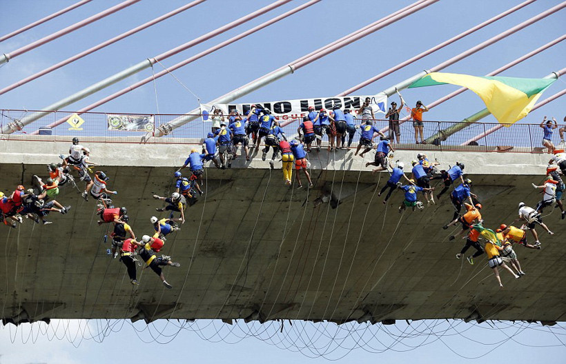 İlginç bir Guiness rekor'u Brezilya'da! Aynı anda atladılar! - Resim: 4