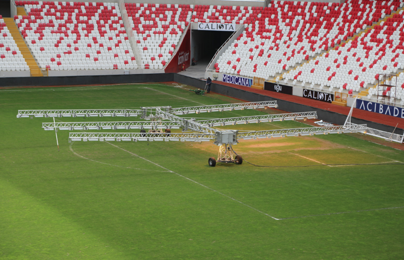 Yeni 4 Eylül Stadyumu çimleri bakıma alındı - Resim: 2