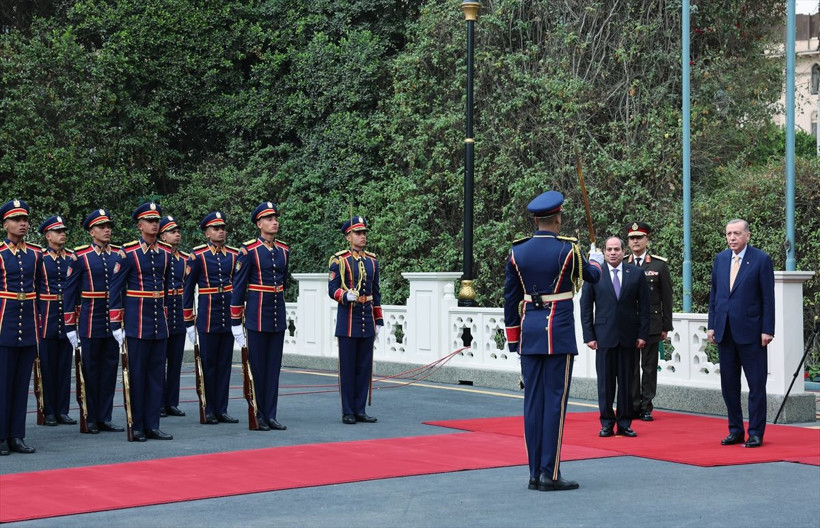 Cumhurbaşkanı Erdoğan 12 yıl sonra Mısır'da tarihi ziyarette dikkat çeken kareler - Resim: 3