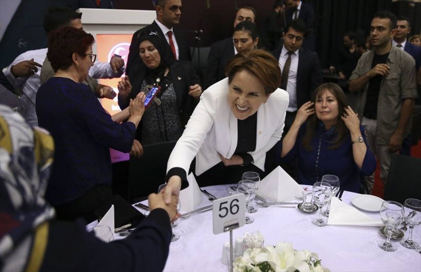Meral Akşener'in iftarında büyük hata! Kimse fark etmedi ama... - Resim: 3