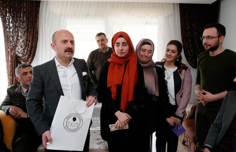 Bakan Soylu'dan şehit kızına doğum günü hediyesi - Resim: 4