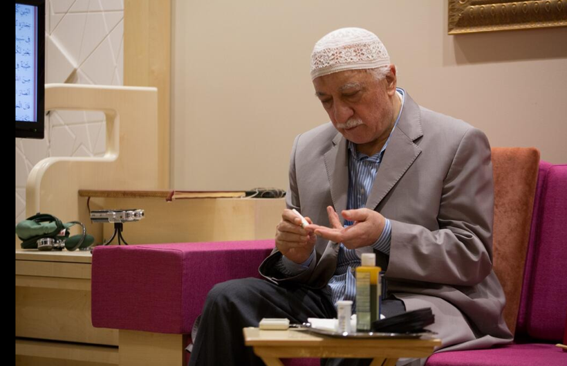 Cemaat Gülen'in son fotolarını yayınladı! Oruç tutarken şeker testi! - Resim: 3