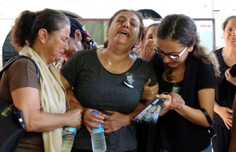 Selahattin Özdemir'in cenazesinde şarkı söylendi kızları gözyaşlarına boğuldu - Resim: 2