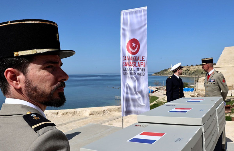 Çanakkale'de 107 yıl sonra bulunan 17 Fransız askere ait mezarlar taşındı! - Resim: 1