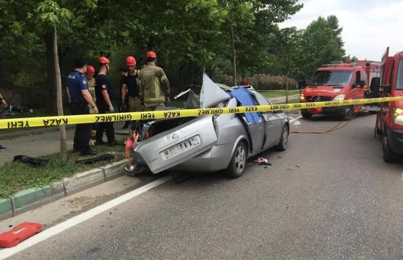 Beton mikseri, aracın üzerine devrildi: 4 ölü - Resim: 2