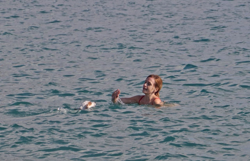 Görüntüler Konyaaltı Sahili'nde bugün çekildi! Kar manzarası eşliğinde denize girdiler - Resim: 4