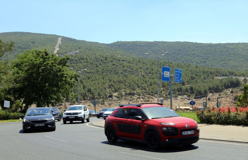 Tatilcilerin dönüş çilesi başladı! Kilometrelerce kuyruk oluştu - Resim: 2