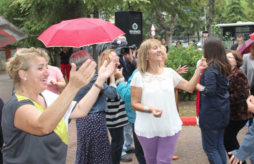 Bakırköylüler Yaşlılar Günü'nde yağmur altında dans etti - Resim: 2