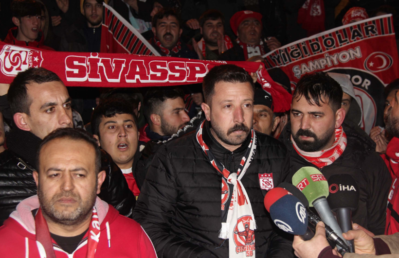 Sivassporlu taraftarlardan hakemlere yürüyüşlü tepki - Resim: 2