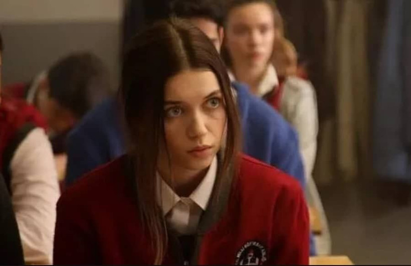 FOX TV'nin Öğretmen dizisindeki Gizem giydi sütyen krizi çıktı - Resim: 1