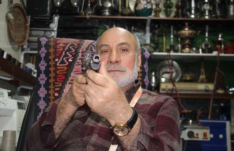 Elazığ'da hobi olarak başladı dükkanı müzeye döndü! 6 yılda yüzlerce eşya topladı: Gören şaştı kaldı - Resim: 1