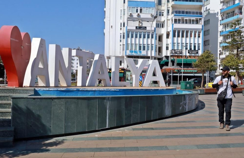 Amerikalı eşi şoka soktu! Yürüyerek Antalya'ya ulaştı: Yaşamıyor olabilirdim - Resim: 2