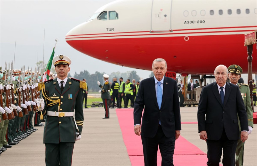 Cumhurbaşkanı Erdoğan Cezayir'de! Resmi törenle karşılandı - Resim: 1
