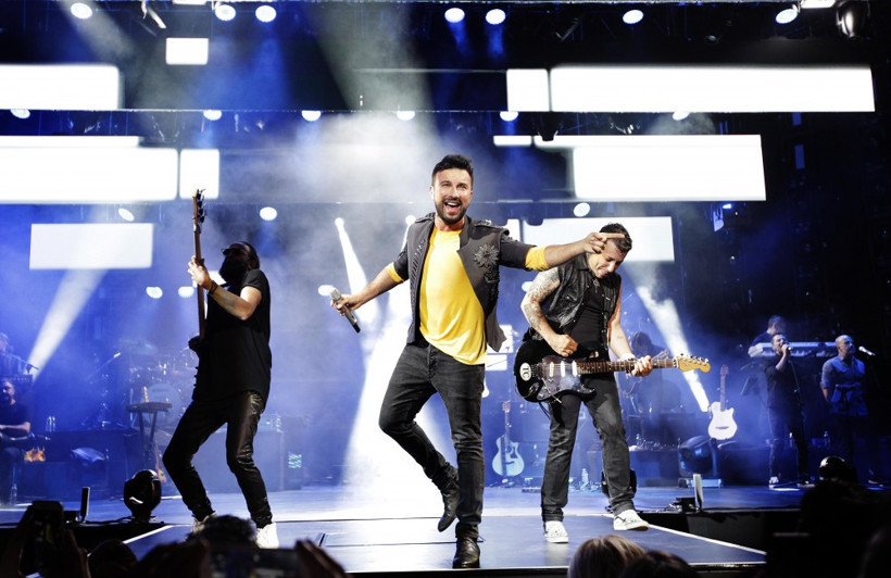 Tarkan konserinde olay açıklamalarda bulundu ''Sizlere...'' - Resim: 4
