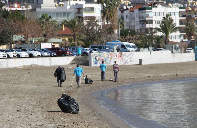 Alanyalılar diken üstünde on binlercesi birden sahile vurdu - Resim: 3