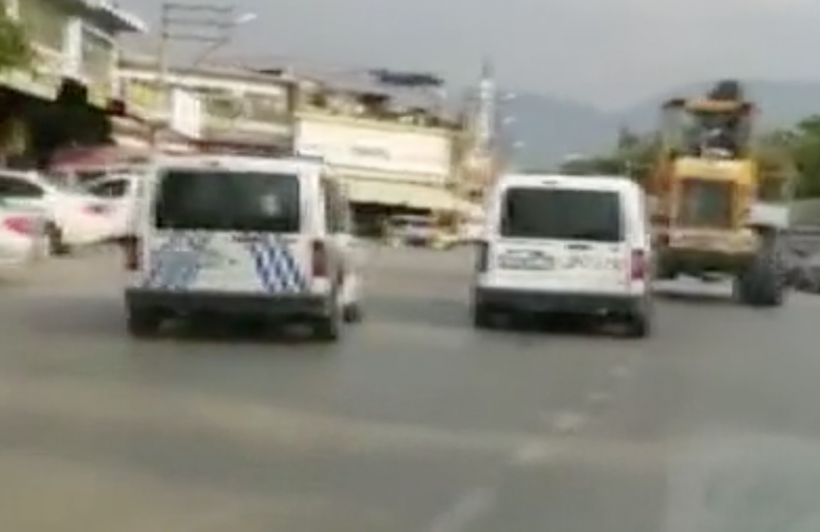 Denizli'de maaşını alamayan adam hem polisi hem de kepçeyi kaçırdı - Resim: 3