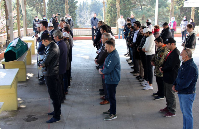 Müslüm Gürses'in eşi  Muhterem Nur son yolculuğuna uğurlandı! - Resim: 4