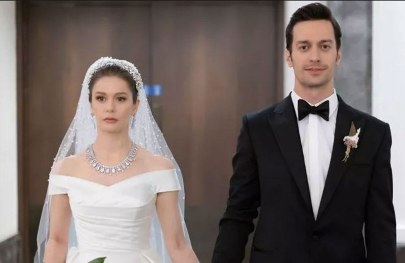 Camdaki Kız bombası! Dizinin Nalan ve Sedat'ı gerçek hayatta Cem Uzan ile Alara Koçibeymiş! - Resim: 2