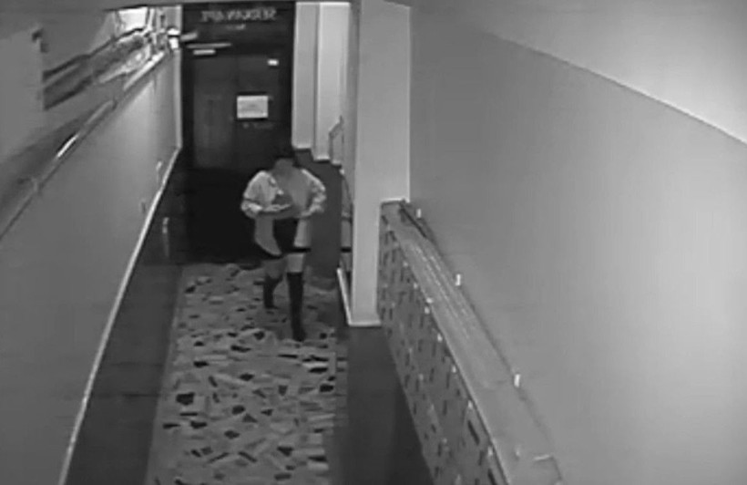 Sen benim kız arkadaşımla ne yapıyorsun! Buluştuğu erkeklerin evine gidip... Olay anı kamerada - Resim: 4