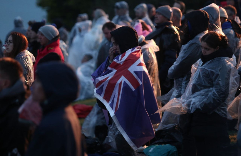 Çanakkale'de Anzaklar ‘Şafak Ayini’ ile atalarını andı! 108. yıl törenleri sürüyor... - Resim: 1