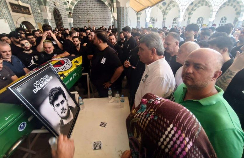 Jrokez lakaplı yayıncı Oğuzhan Dalgakıran son yolculuğuna uğurlandı - Resim: 4