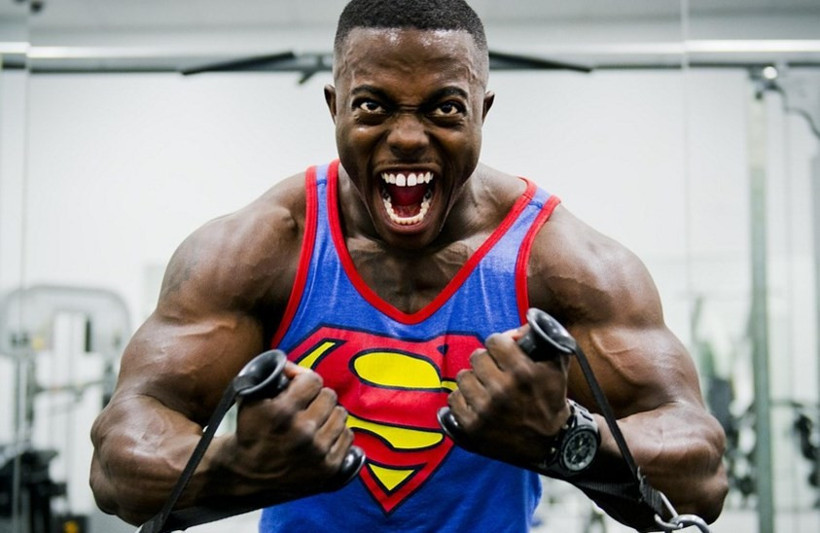 Kas yapayım derken memeleriniz çıkmasın! - Resim: 1