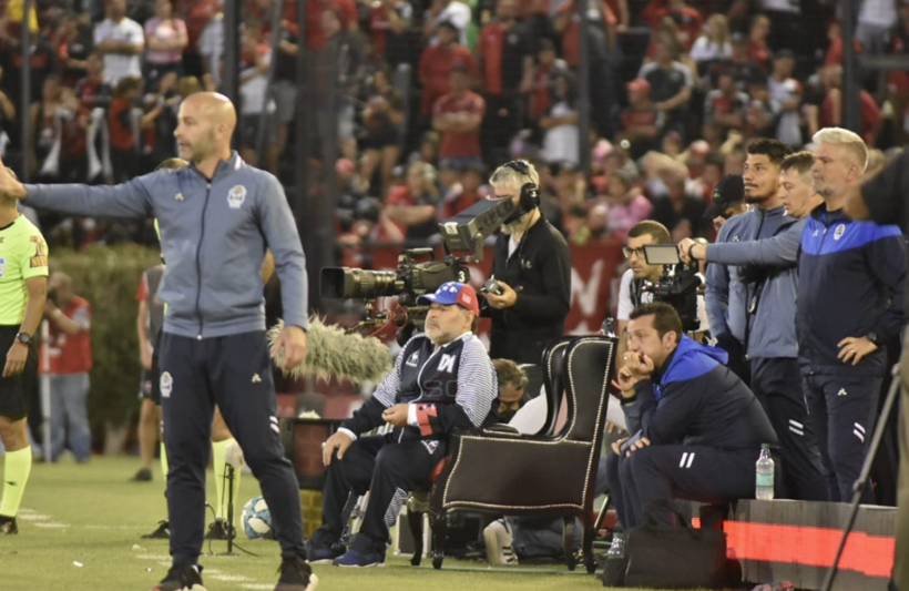 Maradona'ya özel taht yaptılar yer yerinden oynadı - Resim: 4