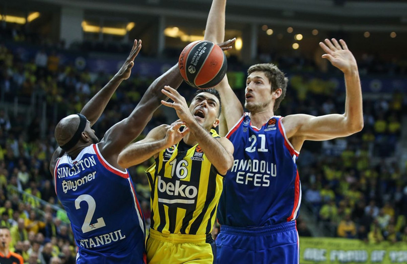 Anadolu Efes nefes kesen derbide Fenerbahçe'yi devirdi - Resim: 2