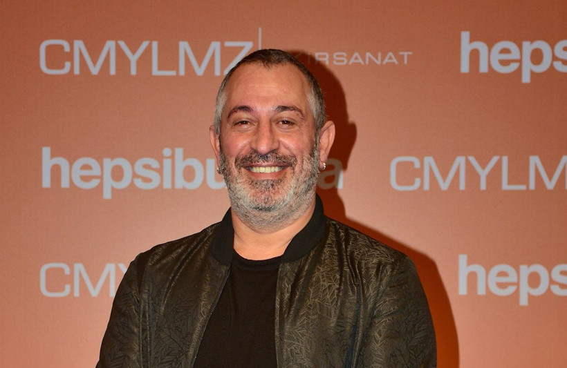 Hıncal Uluç'u atlamadı! Cem Yılmaz Gökhan Özoğuz'a Mehmet Günsür'e yazdıklarıyla olay - Resim: 1