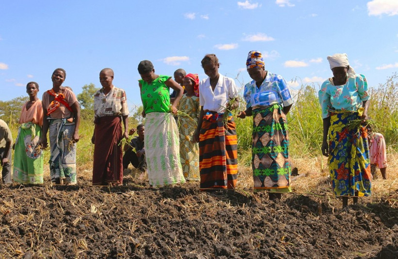 Seks yapmazsa ölen kocasını gömemiyor! - Resim: 3