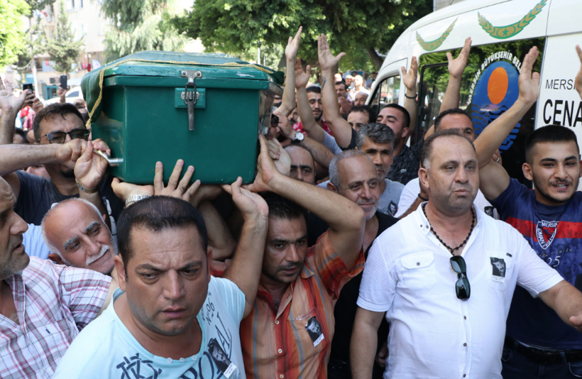 Selahattin Özdemir'in cenazesinde şarkı söylendi kızları gözyaşlarına boğuldu - Resim: 4