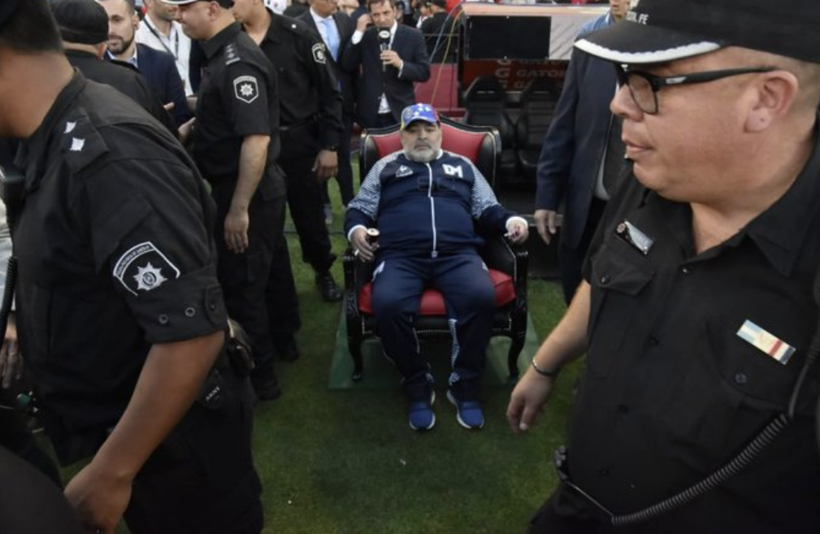 Maradona'ya özel taht yaptılar yer yerinden oynadı - Resim: 1