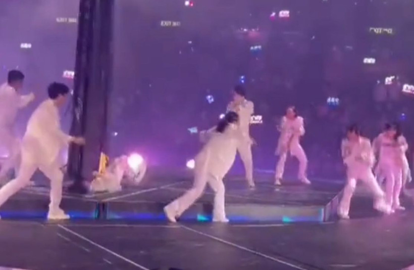 Korkunç görüntü! Konser alanındaki dev ekran dansçıların üzerine düştü! - Resim: 4