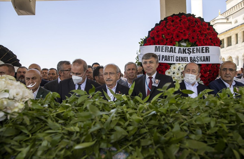 Kemal Kılıçdaroğlu, CHP Sözcüsü Faik Öztrak'ın annesinin cenaze törenine katıldı - Resim: 2