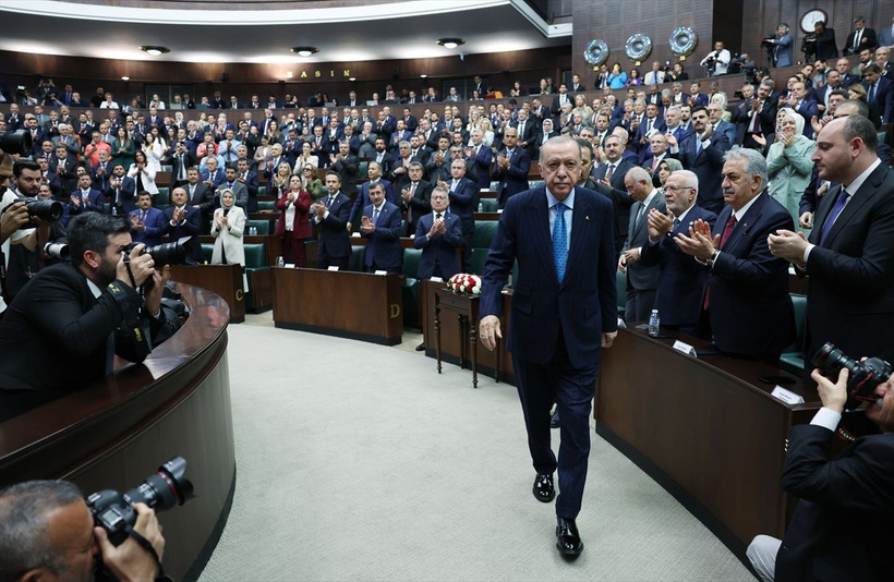 AK Parti grup toplantısında sürpriz misafir! Ünlü iş insanı da oradaydı - Resim: 1