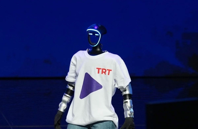 Cumhurbaşkanı Erdoğan'a kanal açılışı kumandasını robot getirdi - Resim: 1