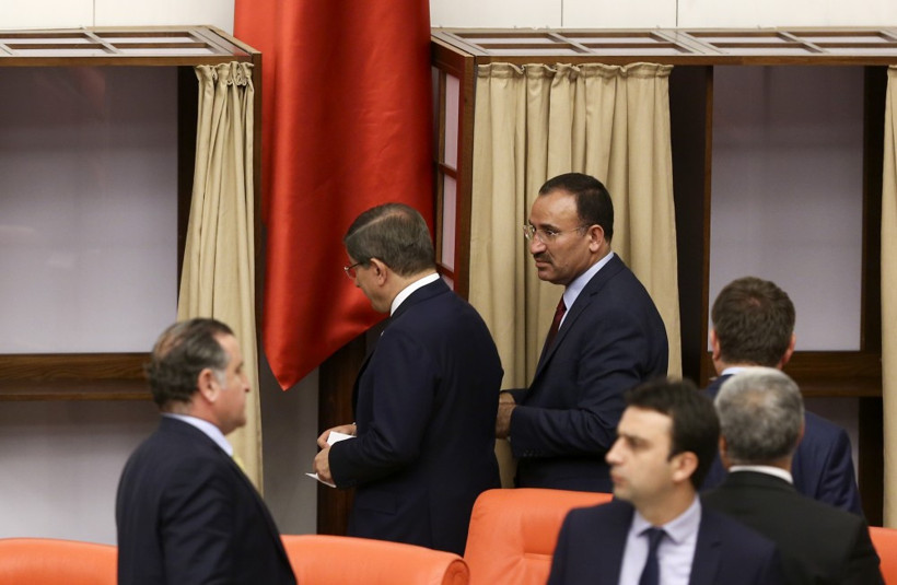 Davutoğlu oyunu kullandı! Dikkat çeken ayrıntı - Resim: 1