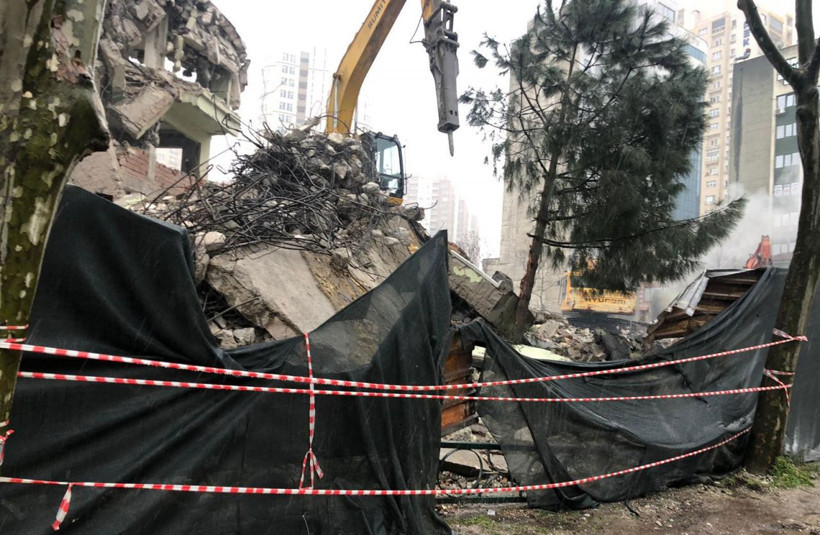 Bursa'da yıkımına başlanan bina çöktü! Dehşet anları kamerada - Resim: 3