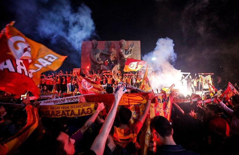 22. şampiyonluk geldi taraftar sokaklara döküldü - Resim: 3