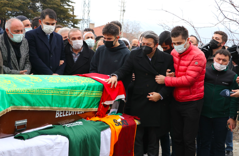 Futbolcu Ahmet Çalık'ın cenazesinde babasının feryadı yürekleri dağladı - Resim: 1