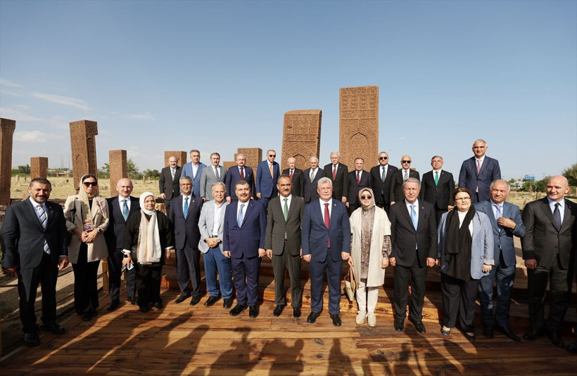 Cumhurbaşkanı Erdoğan ve Bahçeli'den Selçuklu mezarlığına ziyaret - Resim: 2