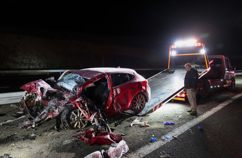 Ters yönde ilerledi, facia kaçınılmaz oldu! Ankara-Niğde Otoyolu'nda katliam gibi kaza: 4 ölü - Resim: 3