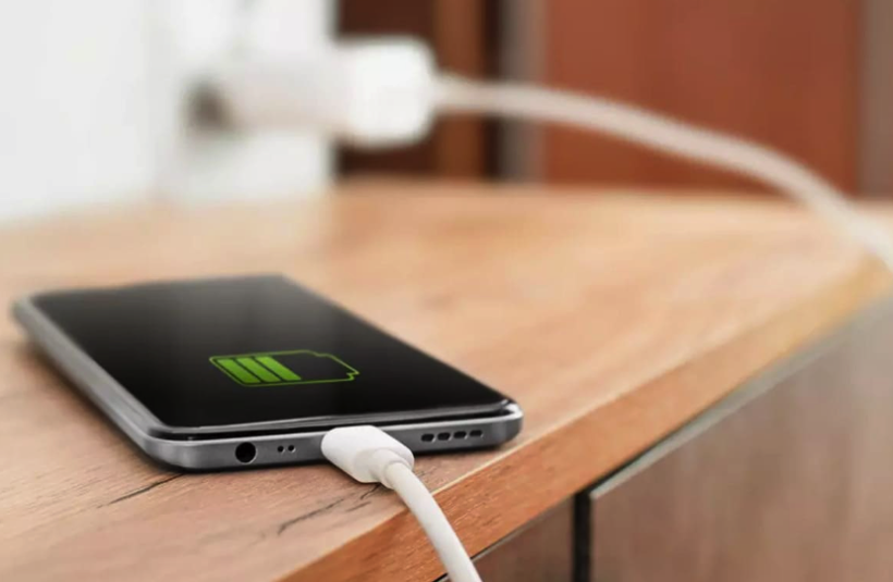 Telefonunu bu saatlerde şarj eden yandı! Bataryanın ömrünü 5 yıl kısaltıyor - Resim: 3