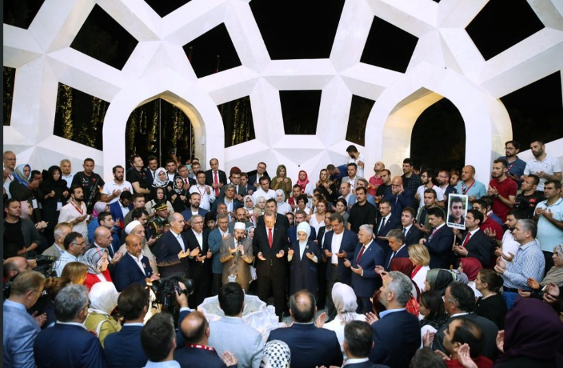 Şehitler Makamı dualarla açıldı - Resim: 4