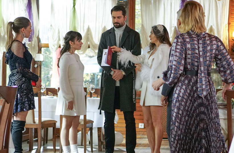 İki başrol oyuncusu diziden ayrılıyor Yasak Elma'da çıldırtan karar - Resim: 1