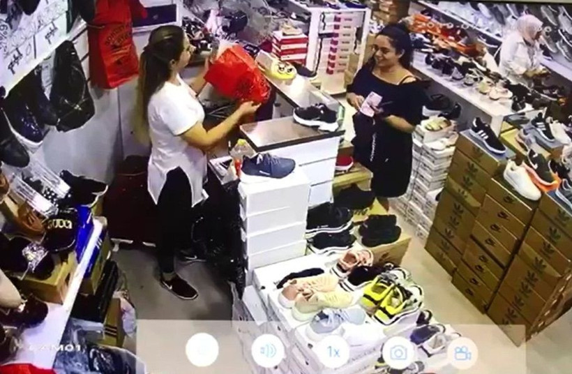 Sultangazi esnafının korkulu rüyası oldu Sahtekar kadın o yöntemle 8 kişinin canını yaktı - Resim: 2