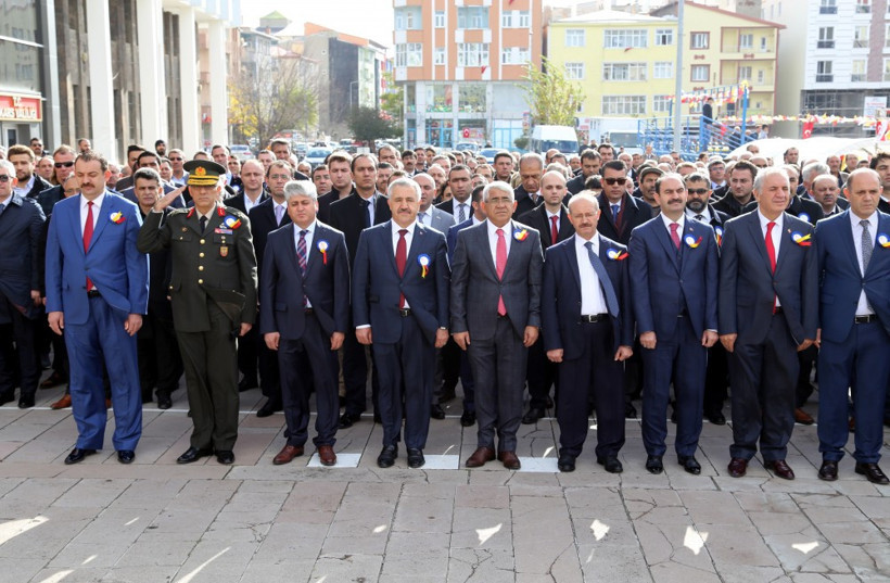 Kars'ın kurtuluş gününde Ahmet Arslan'a yoğun ilgi! - Resim: 2